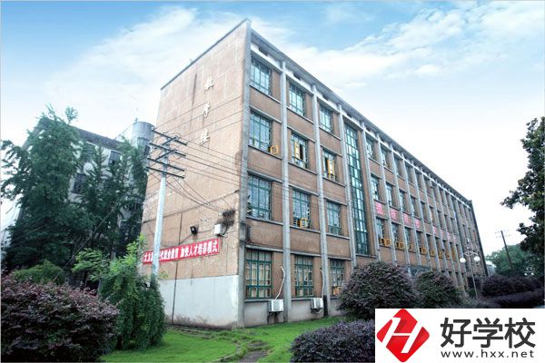 湘潭交通職業(yè)學校是公辦還是民辦？學費貴不貴？