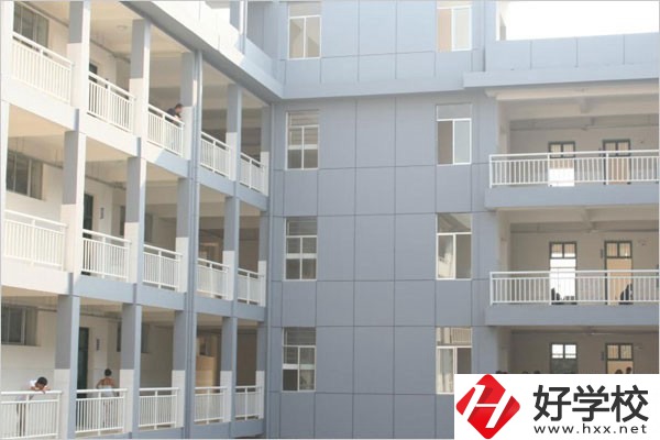 張家界有沒(méi)有招往屆生、插班生、轉(zhuǎn)學(xué)生的職校？