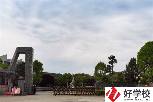 在懷化想學(xué)美術(shù)可以去什么中職？開設(shè)有什么專業(yè)？