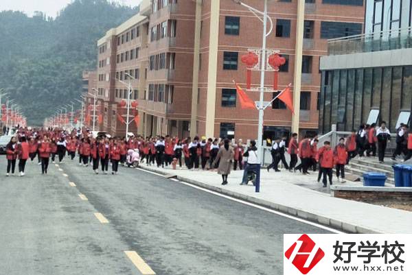 安化縣職業(yè)中專學(xué)校專業(yè)有哪些，師資情況怎么樣？