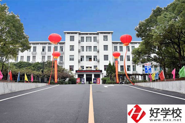 湘潭鋼鐵職業(yè)中等專業(yè)學校大門