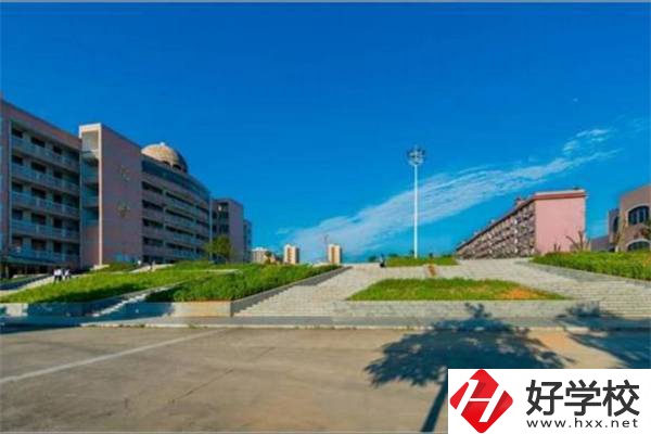 婁底最好的師范職校是哪所？師范專業(yè)好就業(yè)嗎？