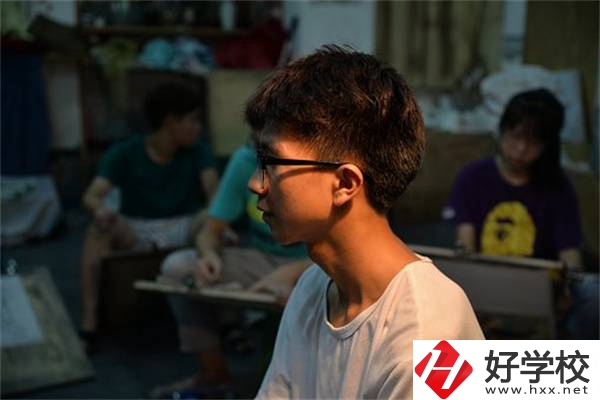 湖南職業(yè)高考簡(jiǎn)單嗎？考試都考些什么內(nèi)容？