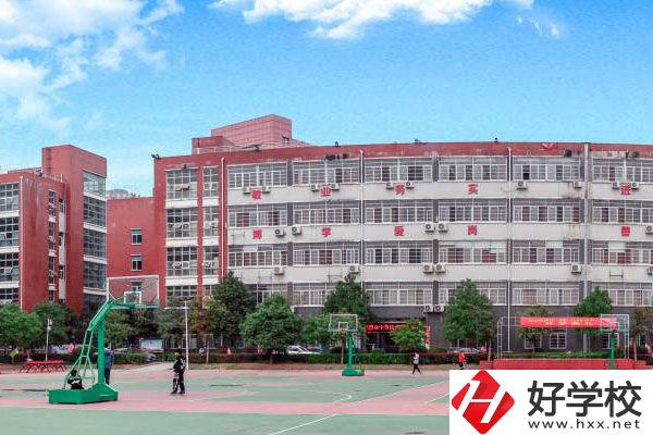 長沙中部鐵路航空學(xué)校的報(bào)名流程和要求是什么？