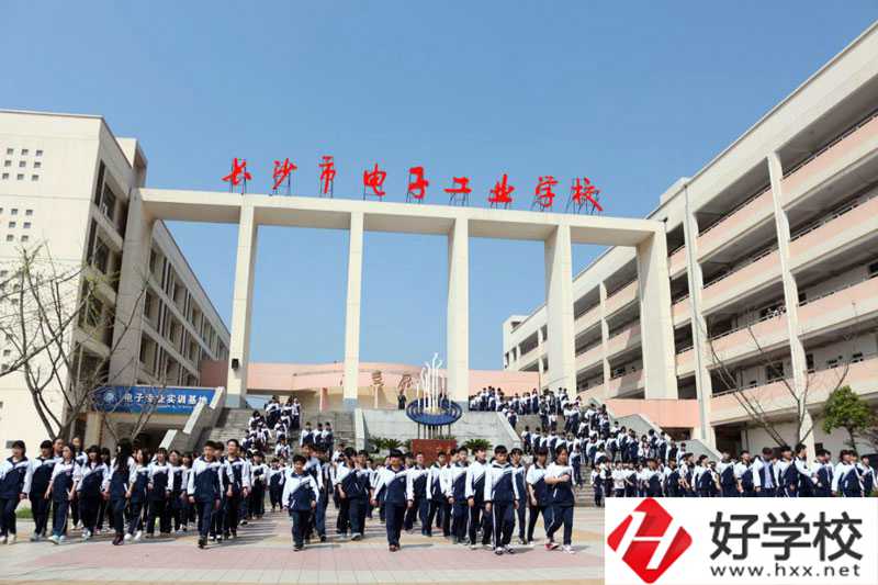 長沙市電子工業(yè)學(xué)校值得去嗎？實訓(xùn)條件怎么樣？
