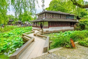 統(tǒng)招專升本考試在報(bào)考時(shí)，應(yīng)該先選擇專業(yè)還是先選擇學(xué)校？